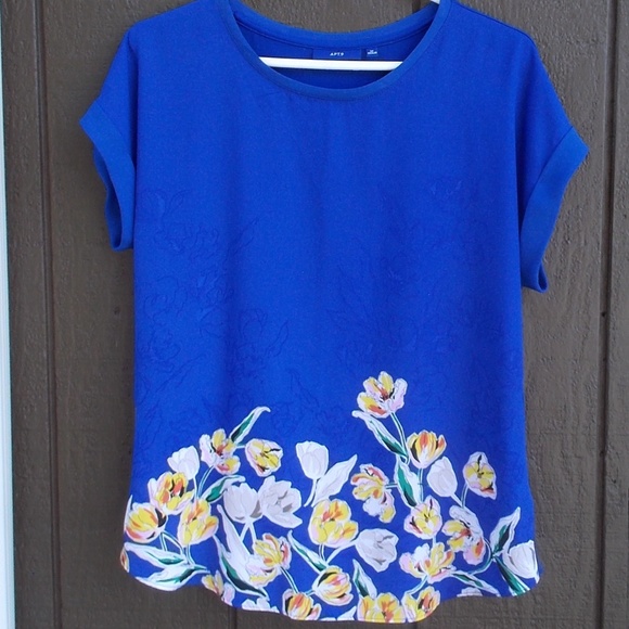 Apt. 9 Tops - Apt. 9 Blue Ombre Floral Top, M